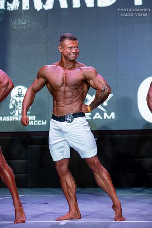 MEN'S PHYSIQUE 174